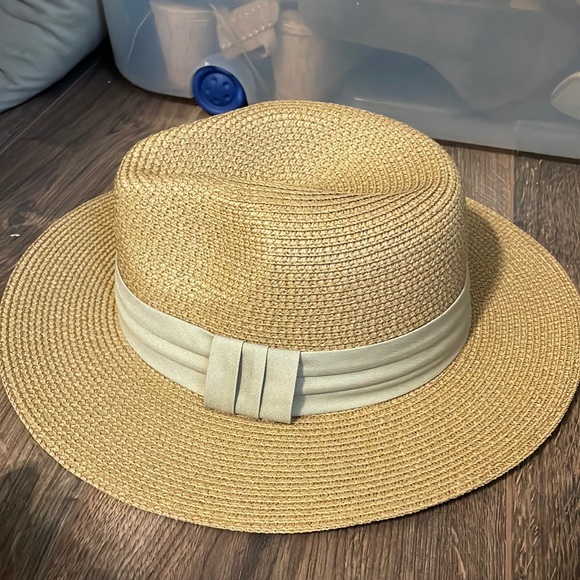 Beach hat - Picture 1 of 4